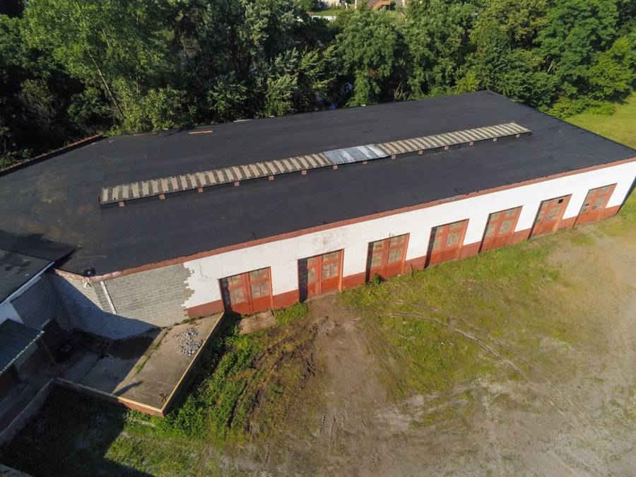 Commercial building with a completed flat roof